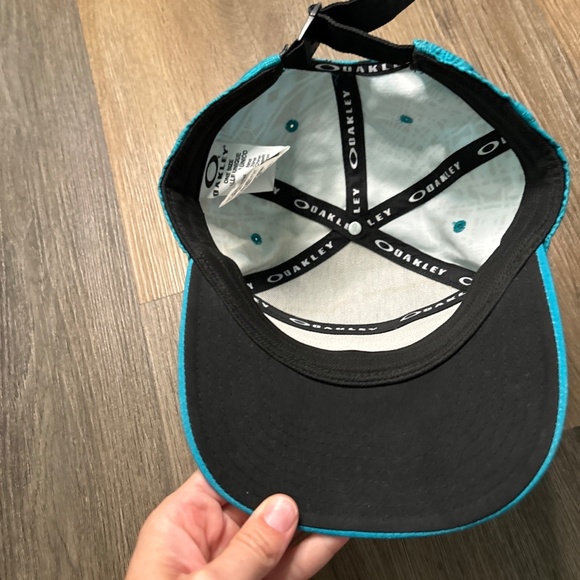 Oakley Shade Me Women's Hat Blue/Black/Graphite Adjustable Buckle Hat‎ - Picture 5 of 9